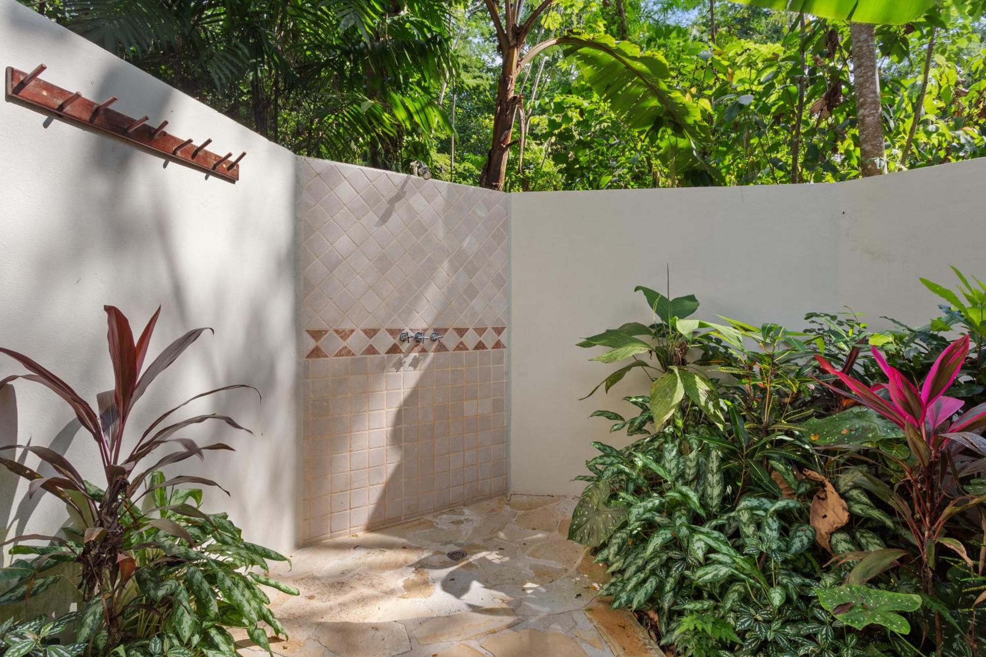 Ian Anderson Caves Branch Jungle Lodge Belmopan Exterior foto